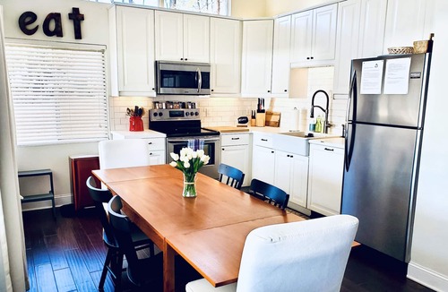 Mayhew House | Lake Front Getaway, Family Friendly.