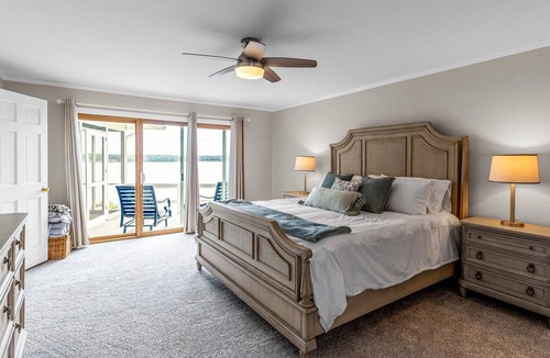 Mount Gilead House | Lake Front Luxury