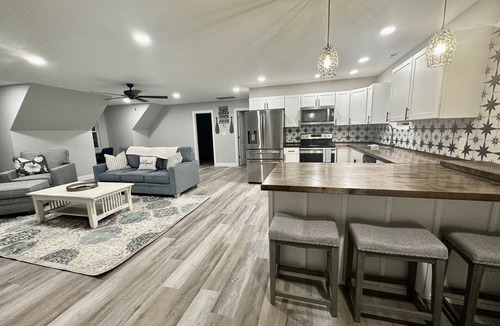Belmont Cottage | "Lake Front Point" Retreat located in quiet cove of Lake Wylie