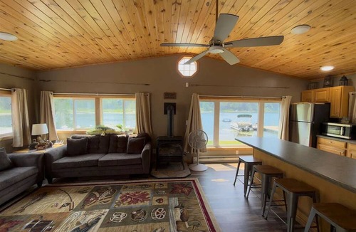 Gresham House | Lake Front! Private Dock! Water toys!