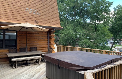 New London House | Lake Front Property on Badin Lake