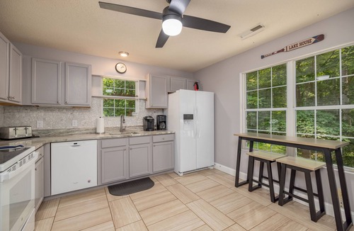 Macon House | Lake Gaston Lyons creek 3 bedroom plus bunkbed loft 2 bathroom sleeps 10-12