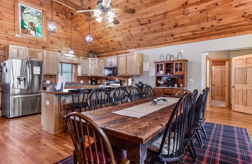 Littleton Cabin | Lake Gaston Waterfront Log Cabinn