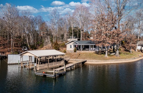 Taylorsville Cottage | Lake Hickory Cottage