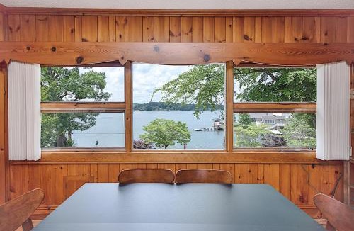 Hickory House | Lake Hickory Trio with Boat Slip