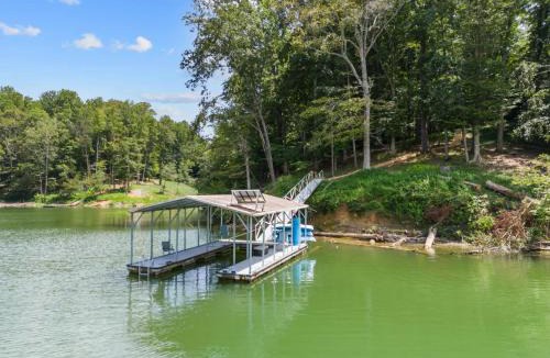 Wilkesboro House | Lake Hills Hideaway