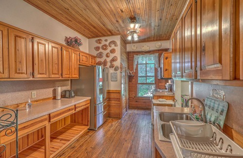 Lake Junaluska House | Lake Junaluska 14 Bedroom Inn, Perfect for Reunions, Retreats, Weddings & More!