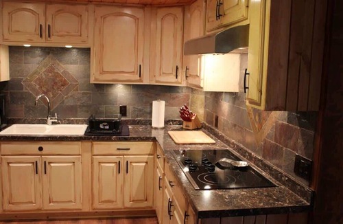 Mirror Lake Apartment | Lake Life Love: Cute 2BR Hideaway on Tranquil Mirror Lake!"