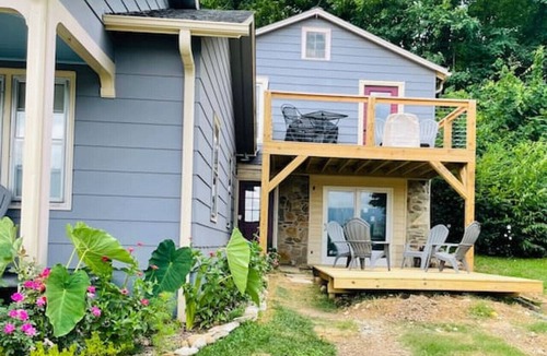 Lake Junaluska Apartment | Lake Life Upper Apt-1 min walk to Lk J Assembly-10 min to Waynesville & BR Pkwy