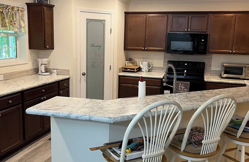 Troutman House | Lake Living's best! n"Chillax" with 3brm, 2 Kings and 2-XL twins, 2 bath