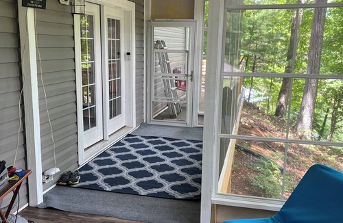 Troutman House | Lake Living's best! n"Chillax" with 3brm, 2 Kings and 2-XL twins, 2 bath