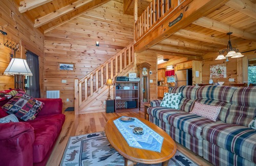 Lake Lure Cabin | Lake Lure- Bluebird Cabin-Exceptional! Private Lake with Community Beach access.