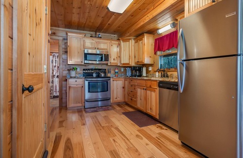 Lake Lure Cabin | Lake Lure- Bluebird Cabin-Exceptional! Private Lake with Community Beach access.