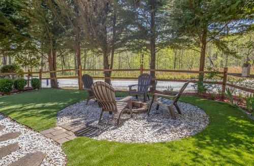 Lake Lure Cabin | Lake Lure- Bluebird Cabin-Exceptional! Private Lake with Community Beach access.