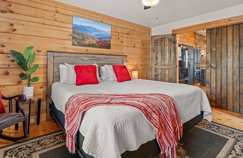 Lake Lure Cabin | Lake Lure Cabin W/ Hot Tub+ Fire Pit! - Pets Welcome!