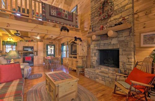 Lake Lure House | Lake Lure Log Cabin with Grill, Near Hiking!