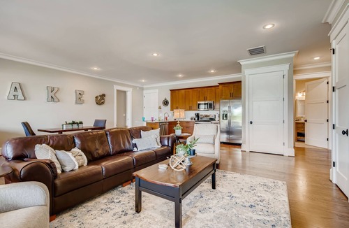 Mount Mourne House | Lake Norman Escape by SoCharm | Hot Tub, Games, and Private Beach