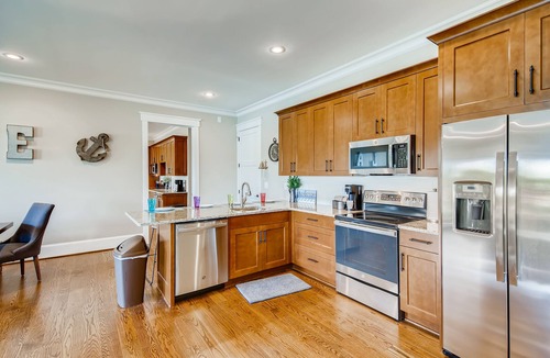 Mount Mourne House | Lake Norman Escape by SoCharm | Hot Tub, Games, and Private Beach
