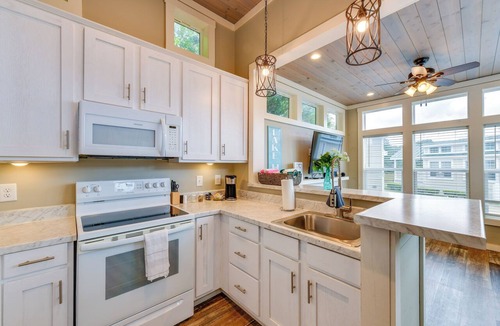 Sherrills Ford Cottage | Lake Norman Getaway w/Pool Access + Kayaking!