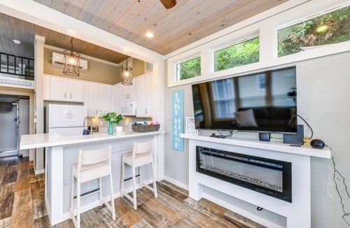 Sherrills Ford Cottage | Lake Norman Getaway w/Pool Access + Kayaking!