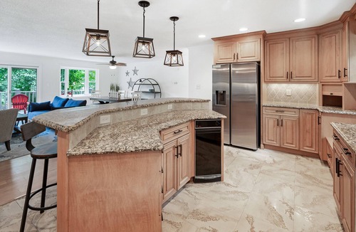 Westport House | ✦Lake Norman Getaway ✦Lakefront w/Dock & Hot Tub