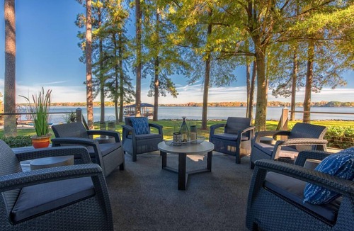 Mayhew House | Lake Norman Playaway - Beach, Hot Tub & Optional Boat Rental