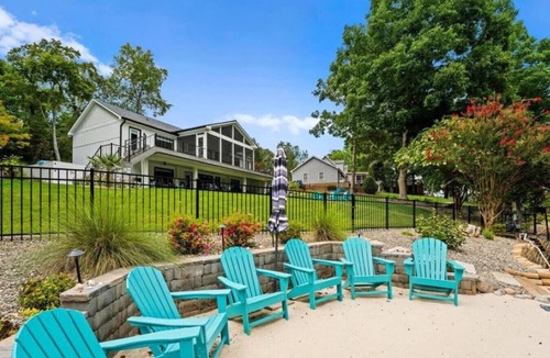 Lake Norman of Catawba House | Lake Norman waterfront home- views, fire pit, fenced in yard! Great for families