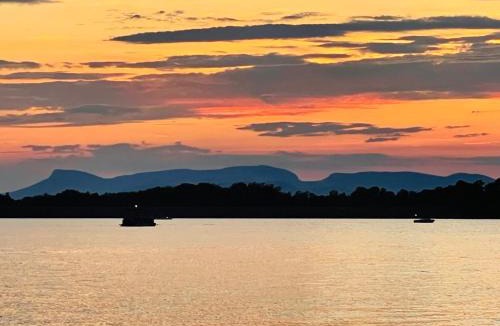 Stokes House | Lake Point Escape on Belews Lake