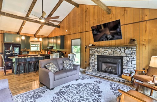 Robbinsville House | Lake Santeetlah Escape w/Kayaks, Boat Slip & More