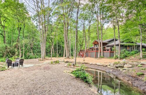 Lake Toxaway House | Lake Toxaway Cabin with Fire Pit - 1 Mi to Marina