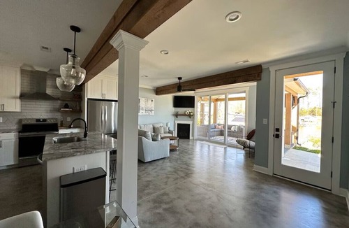 Southmont House | Lakefront 2 BR Cottage sleeps 6 with private dock, kayaks, and heated patio