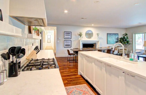 Dixie - Berryhill Apartment | Lakefront 4BR in Charlotte w/Pool, Hot Tub & BBQ