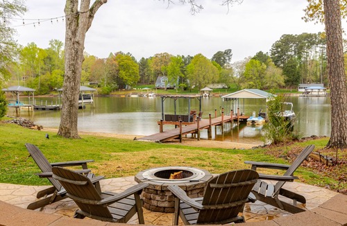 Sherrills Ford House | Lakefront A-Frame: Hot Tub, Fire Pit, Beach & Boat! See our reviews!