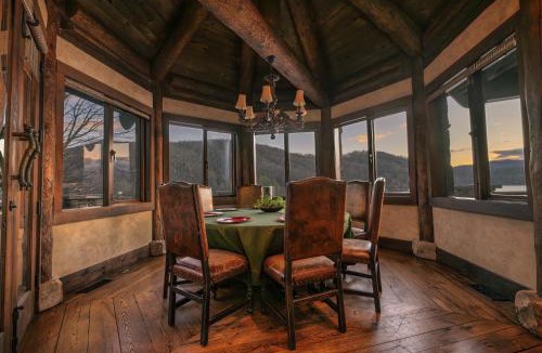 Topton House | Lakefront Cabin For Large Groups