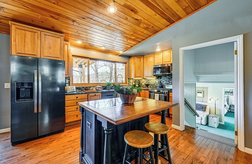 Robbinsville House | Lakefront Cabin Retreat w/Dock in Robbinsville!