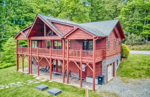 Mills River Cabin | Lakefront cabin & tiny home with a firepit, wet bar, washer/dryer, dock