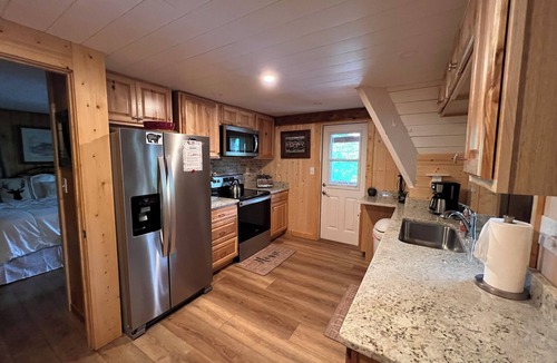 Glenville Cabin | Lakefront Cabin with private Dock - 4 Kayaks - WiFi - Direct TV