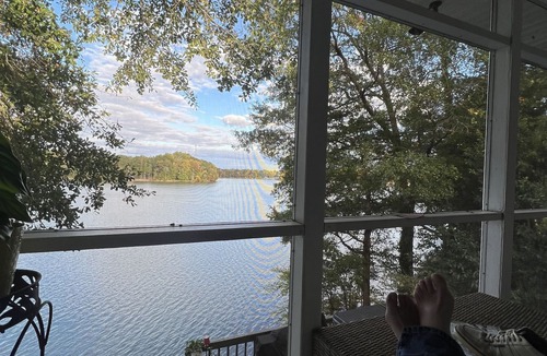 Mountain Island House | Lakefront Cottage Charlotte location, near White Water, Belmont, Airport