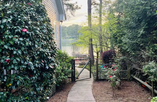 Whispering Pines House | LAKEFRONT Escape for the 2024 Pinehurst US Open