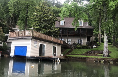 Lynn House | Lakefront FAMILY-FOCUSED Home 20 Minutes from TIEC