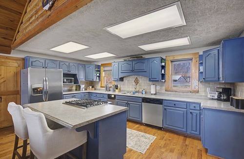 Cadiz Cabin | Lakefront Family Retreat Dock Hot Tub & Games