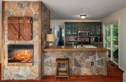 Leasburg House | Lakefront Getaway, Private Dock, Porch, and Fishing!