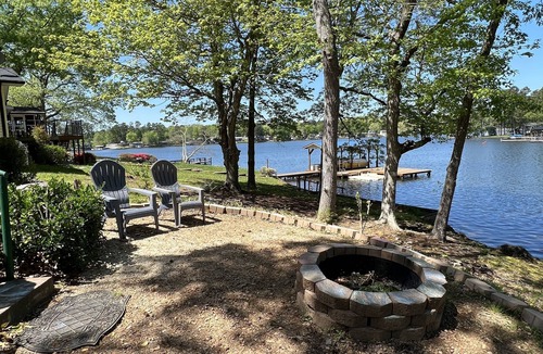 New London House | Lakefront Home/2Bd 1 Ba/Boat Dock