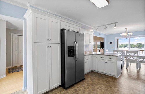 New London House | Lakefront Home- 7 bedroom 4.5 bath- Sleeps 16 + Game Room, PS-4 - Badin Lake, NC