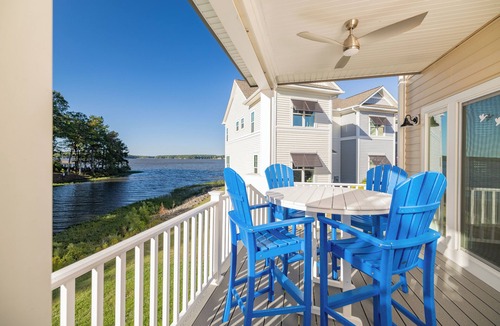 Eatons Crossing House | Lakefront/KingBed/FirePit/Arcade/nKayaks/Boat Slip
