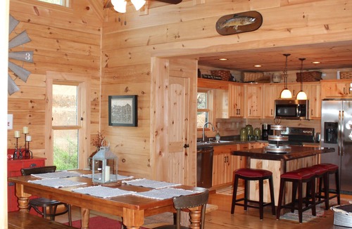 Valdese Cabin | Lakefront Log Cabin with private dock on Lake Rhodhiss with Kayaks & Paddleboard