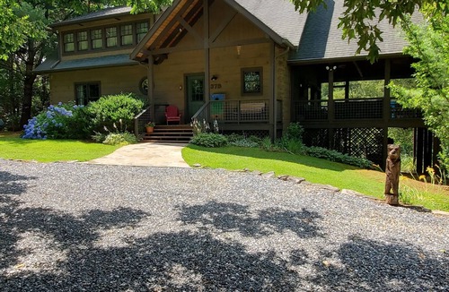 Robbinsville House | Lakefront Log Home on Spectacular Mountain Lake