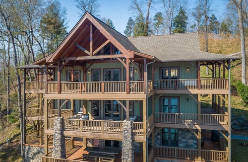 Marion Cabin | Lakefront Log Luxury - 4400 sqr ft w/private dock