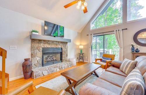 Unaka House | Lakefront Murphy Getaway with Deck, Dock and Kayaks!