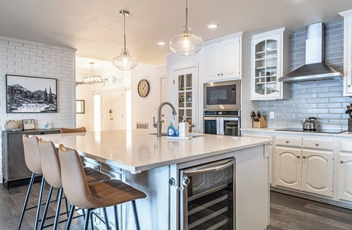Whispering Pines House | Lakefront Retreat Mins to Golf! Sleeps 8 guests!